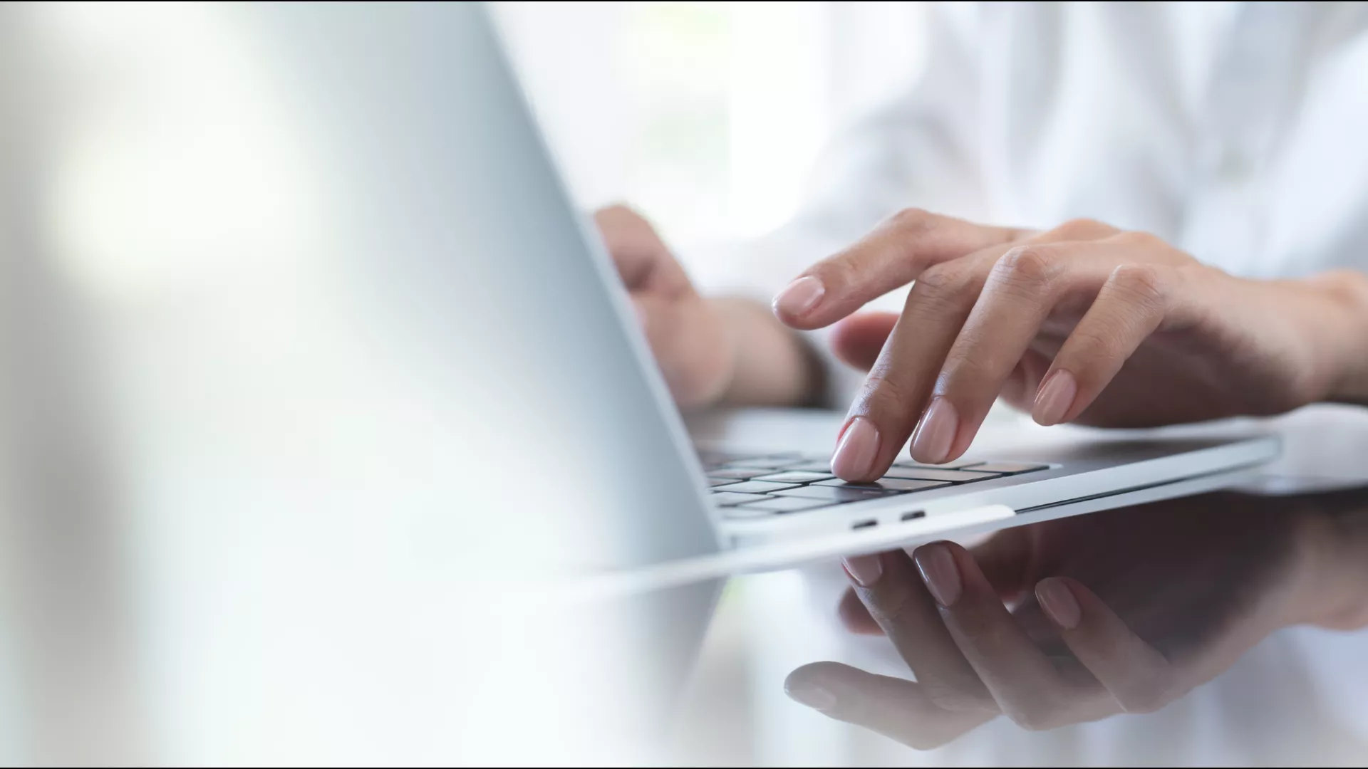 a women typing on laptop